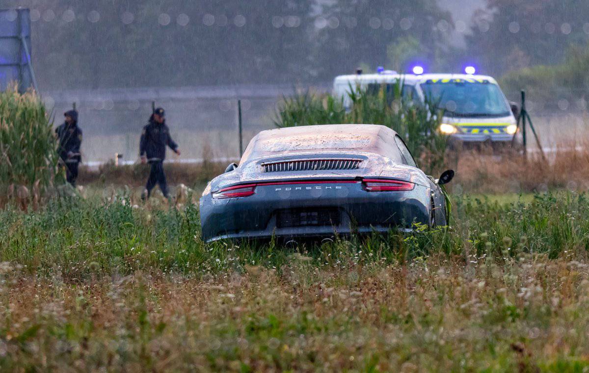 Hrvat s Porscheom sletio s ceste u Sloveniji: Vozilo ostavio u polju i otišao s mjesta nesreće