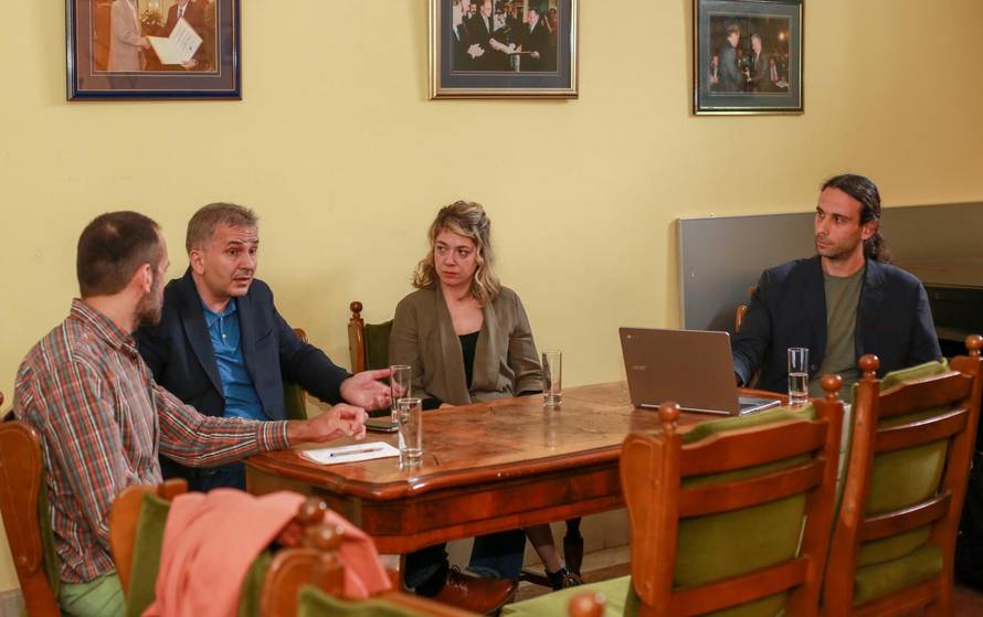 Okrugli stol: 'Broj ljudi koji ne čita knjige sve je veći i veći...'