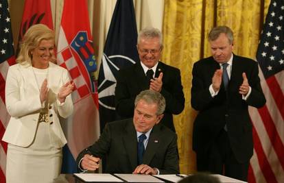 G. Bush je potpisao ulazak Hrvatske u NATO savez