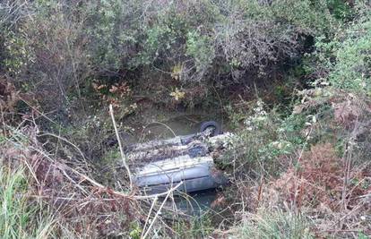 Majka i dijete autom sletjele u potok u Konavlima: 'Zvale su pomoć, a auto se punio vodom'