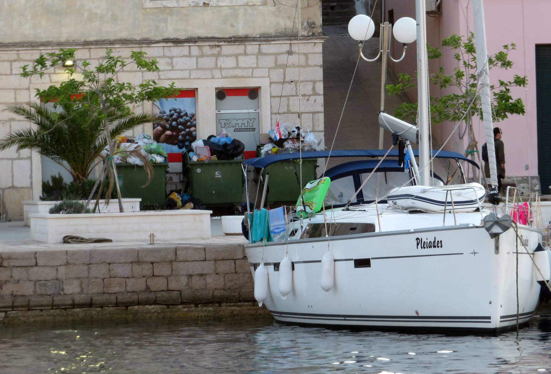 I ono malo turista što dolazi, Sali dočekuje zatrpan smećem