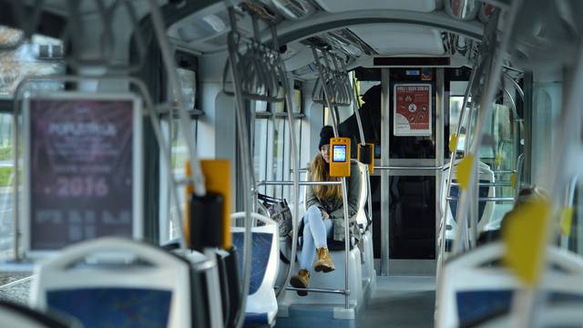 Zagreb: Gužve na tramvajskim linijama 5 i 17 zbog velikog broja gra?ana koji ih koriste