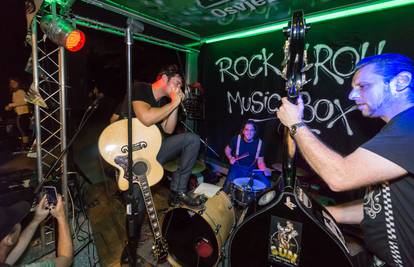 The Cat Paws: Rockabily bend oduševio je brojne Bjelovarce