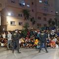 VIDEO Kaos u Ceuti! Policija gumiranim mecima i palicama tjerala migrante s pla&zcaron;a