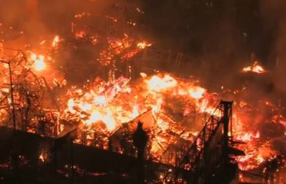 Stotine domova evakuirali zbog požara kod Los Angelesa