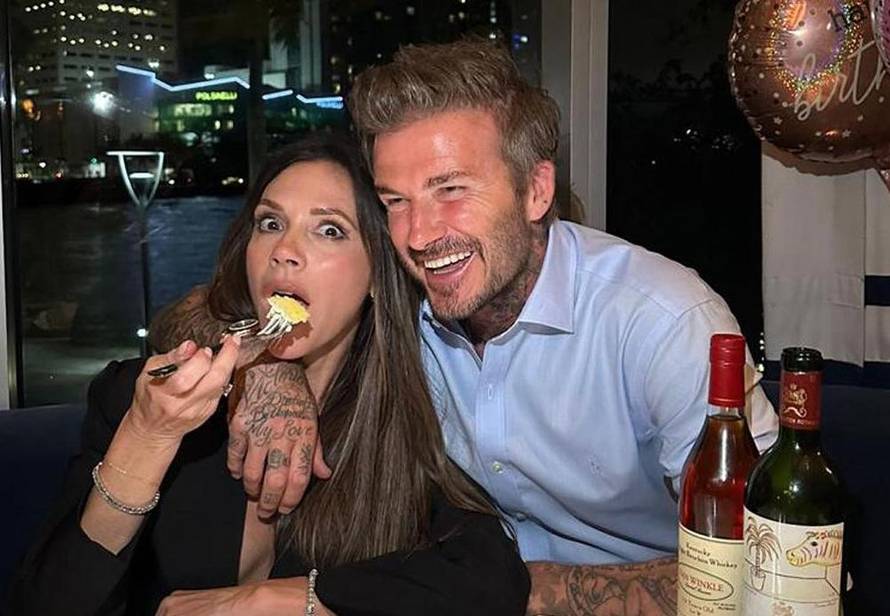 Victoria Beckham i David skupa zapjevali hit grupe 'Spice Girls': 'Malo izgledaju pijani, slatki su'