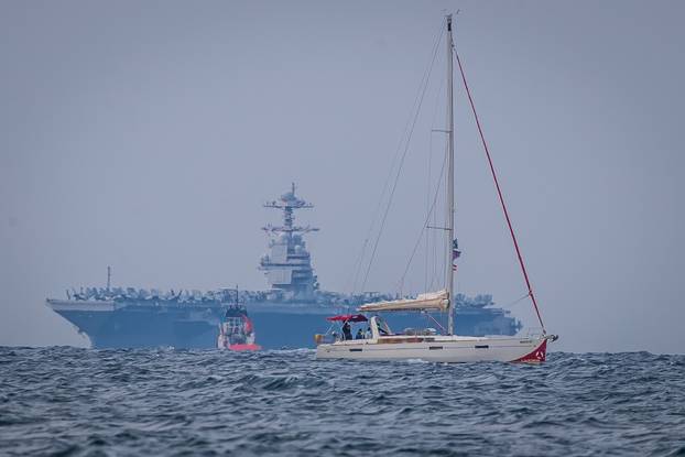 Najveći ratni brod ikada sagrađen, USS Gerald R. Ford, uplovio ispred Splita 