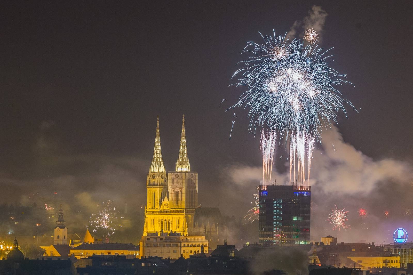 Pogledajte kako su građani na trgovima dočekali Novu godinu