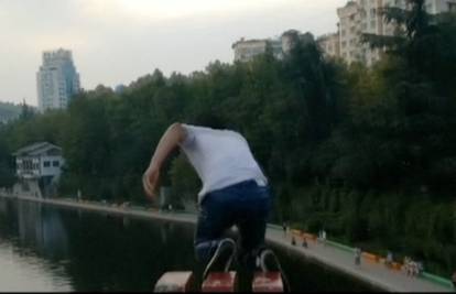 On depresiju liječi skakanjem s mosta: I to po nekoliko puta!