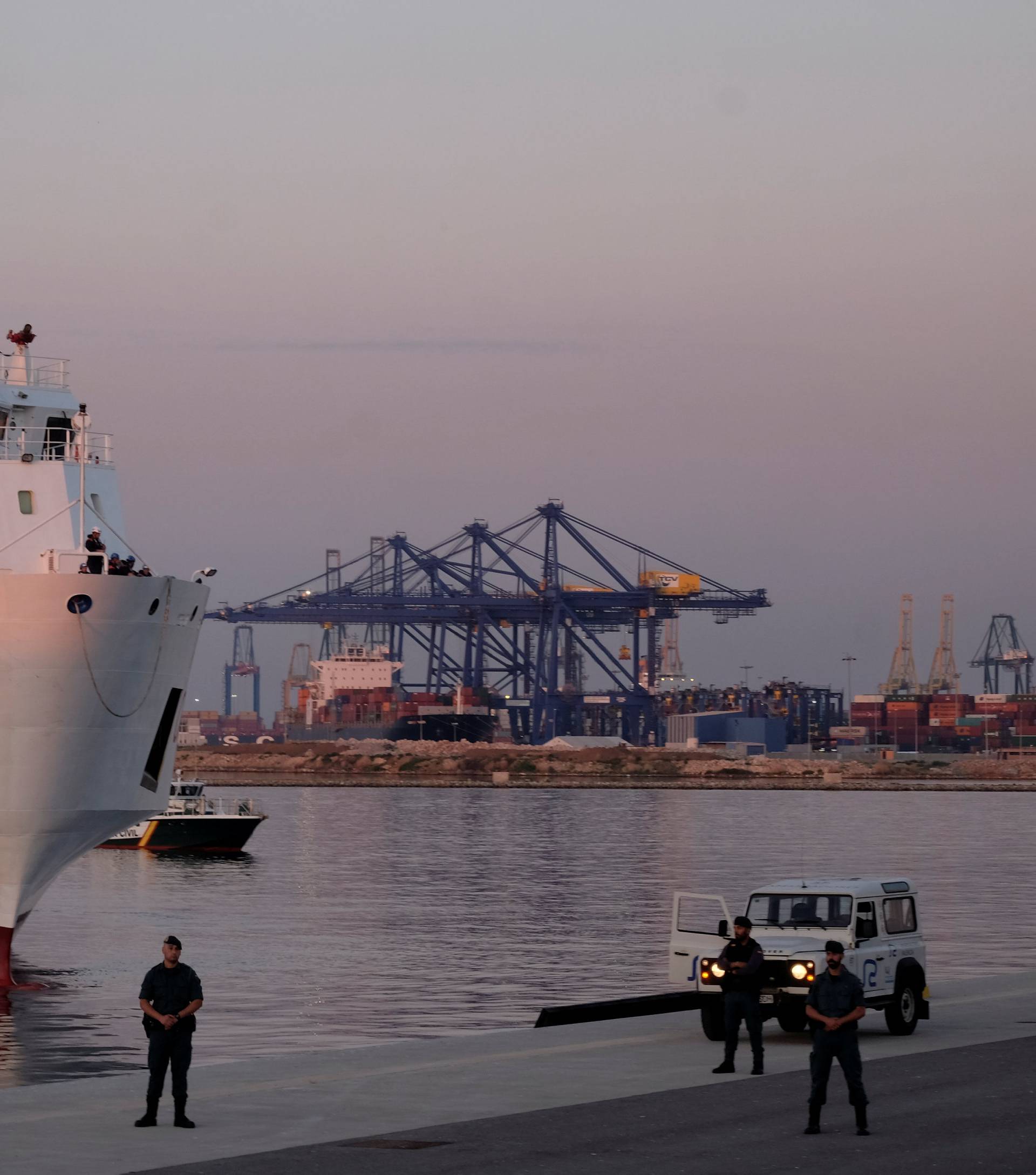 The Dattilo rescue ship arrives to port in Valencia