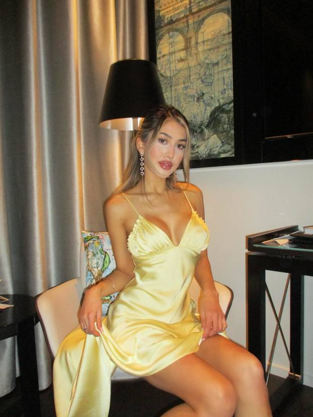 FOTO Sve joj je na mjestu! Prije su je ismijavali, danas zarađuje ogromne cifre kao model