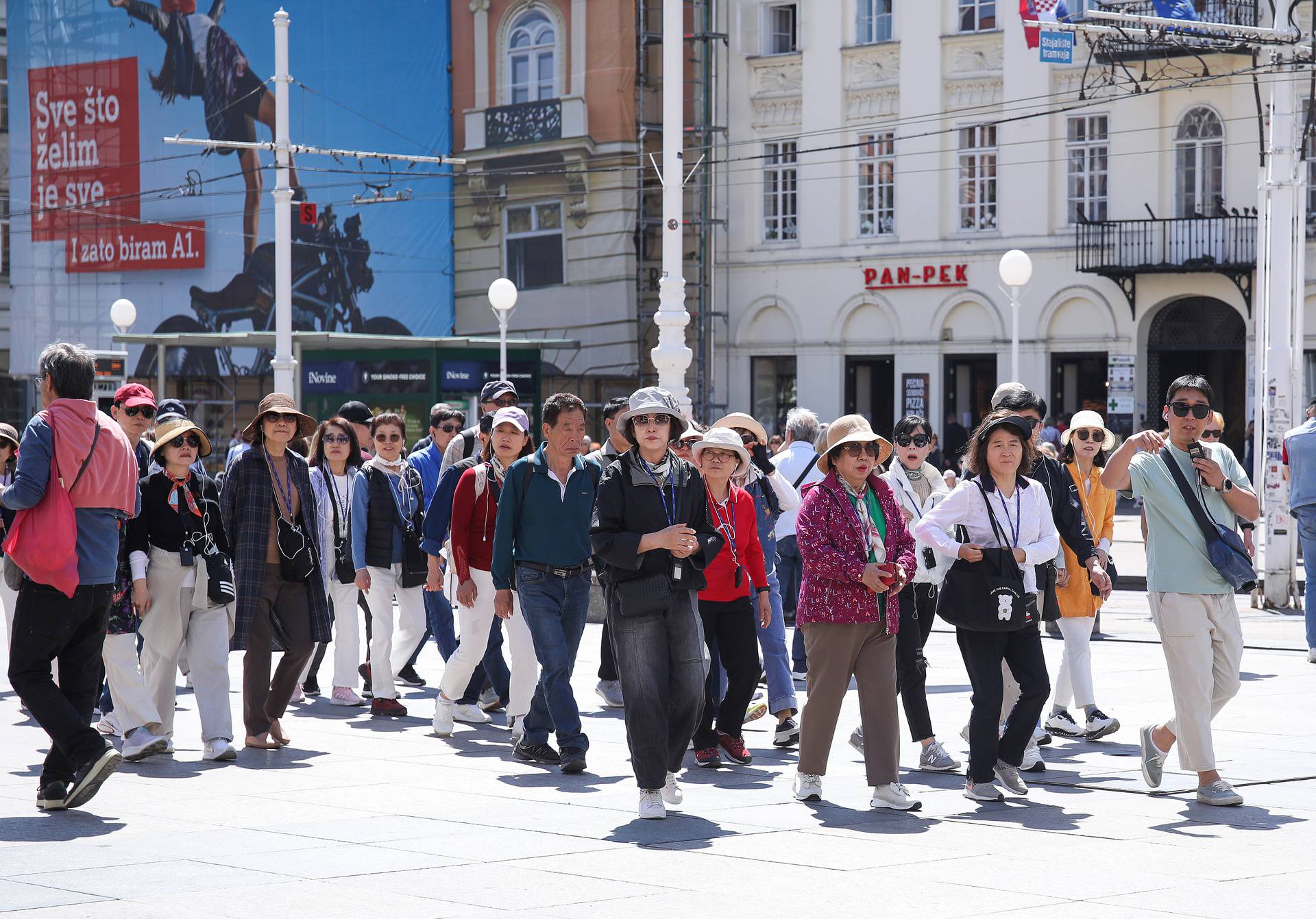 Zagreb: Veliki broj turista je u razgledavanju grada