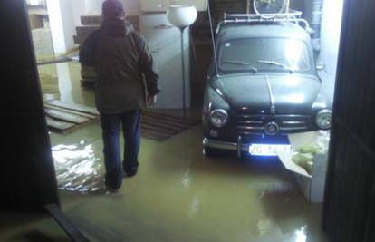 Zbog kiše i snijega poplavljeno je 15 podruma u Sesvetama