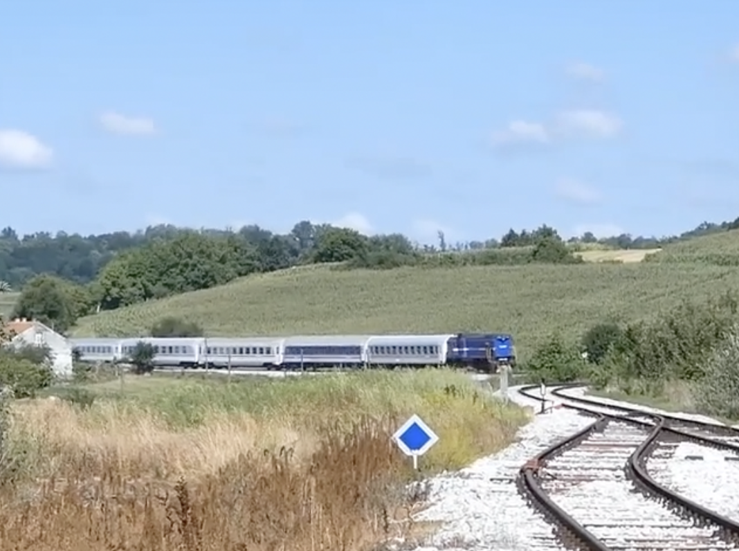 Brzi vlak iz Splita za Osijek čekao na semaforu 42 minute jer je prometnik - zaspao