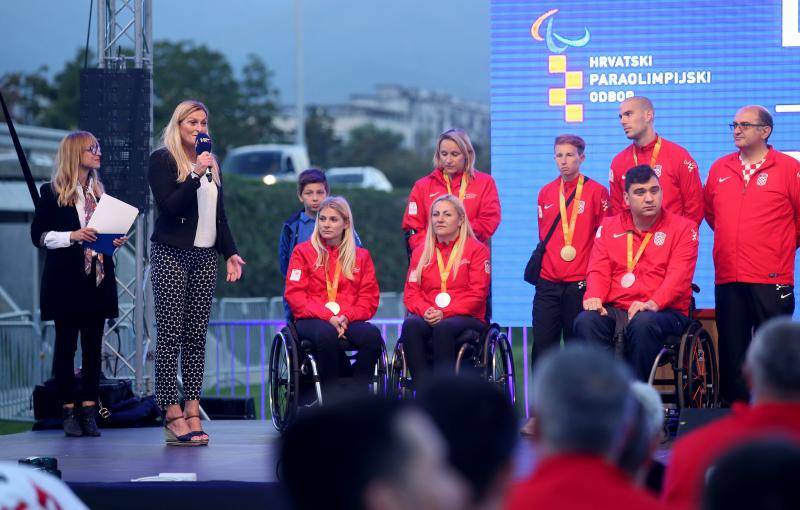 Ponos Hrvatske: Dočekali su paraolimpijce kraj fontana...