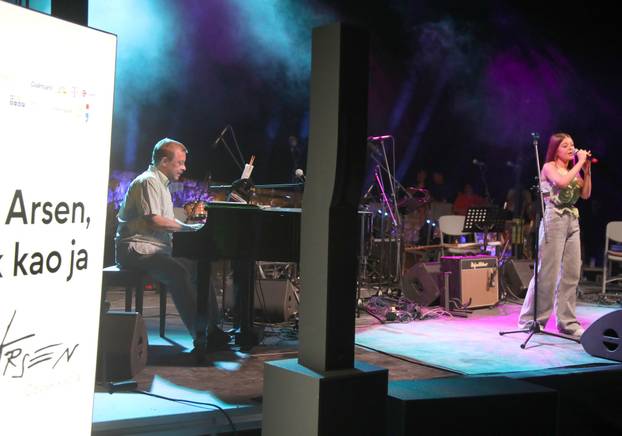 Šibenik: Na tvrđavi Barone održan glazbeni događaj "Arsen, Čovjek kao ja", posvećen Arsenu Dediću