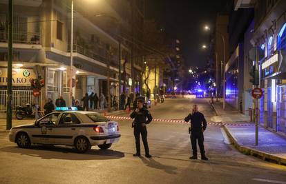 U Ateni benzinskim bombama i kamenjem napali policijsku postaju, više od 70 uhićenih