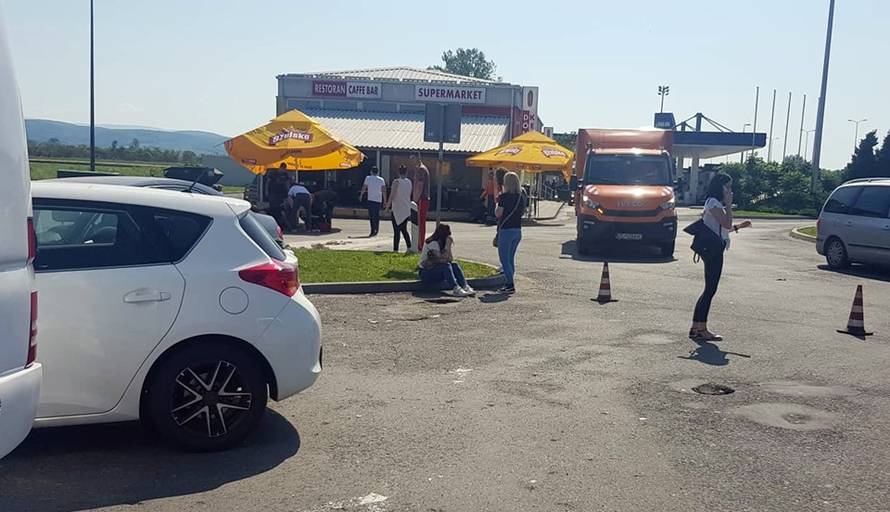 'Taman su izašli iz busa kad je naletio kamion. Bilo je strašno'