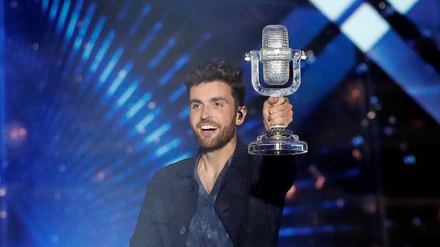 Participant Duncan Laurence of the Netherlands holds up the trophy after winning the 2019 Eurovision Song Contest in Tel Aviv, Israel