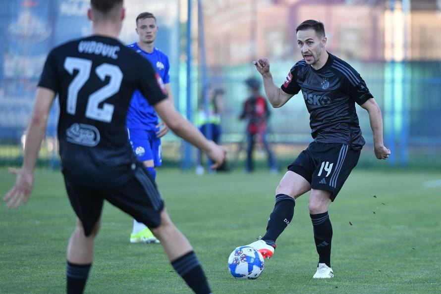 Koprivnica: Zagrijavanje igrača uoči početka utakmice NK Slaven Belupo - GNK Dinamo