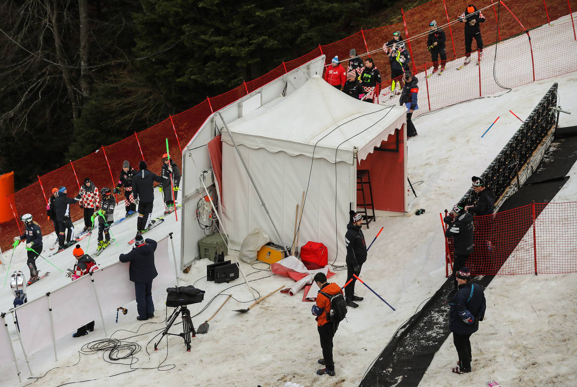 Zagreb: Pripreme uoči početka prve utrke ženskog slaloma Audi FIS Svjetskog skijaškog kupa 