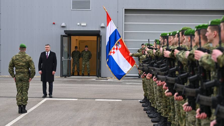 VIDEO Milanović je posjetio vrh HRZ-a, obišao i borbene Rafale