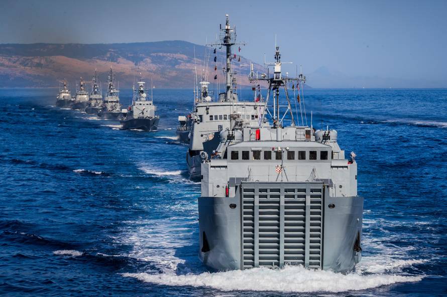 Split: Hrvatska ratna mornarica izvodi vježbu za vojni Mimohod 2025. 