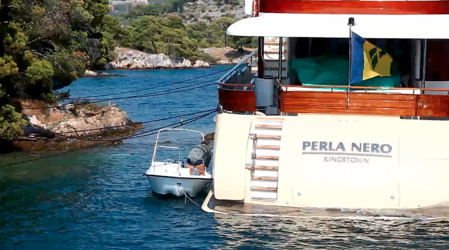 Posadi nasukane jahte Perla Nero pomagali su i vatrogasci