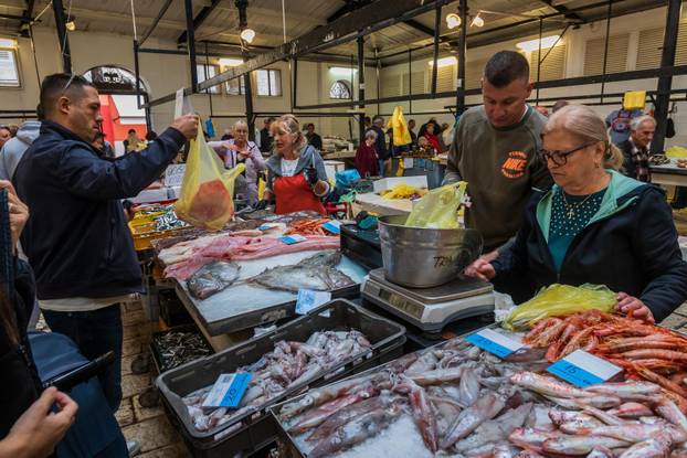 Split: Bogata ponuda ribe petkom u splitskoj ribarnici