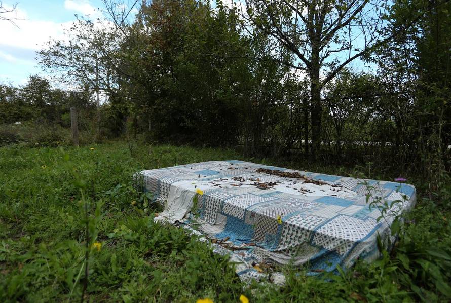 Policajac u šumi lovio divljač pa 'ulovio' trideset migranata