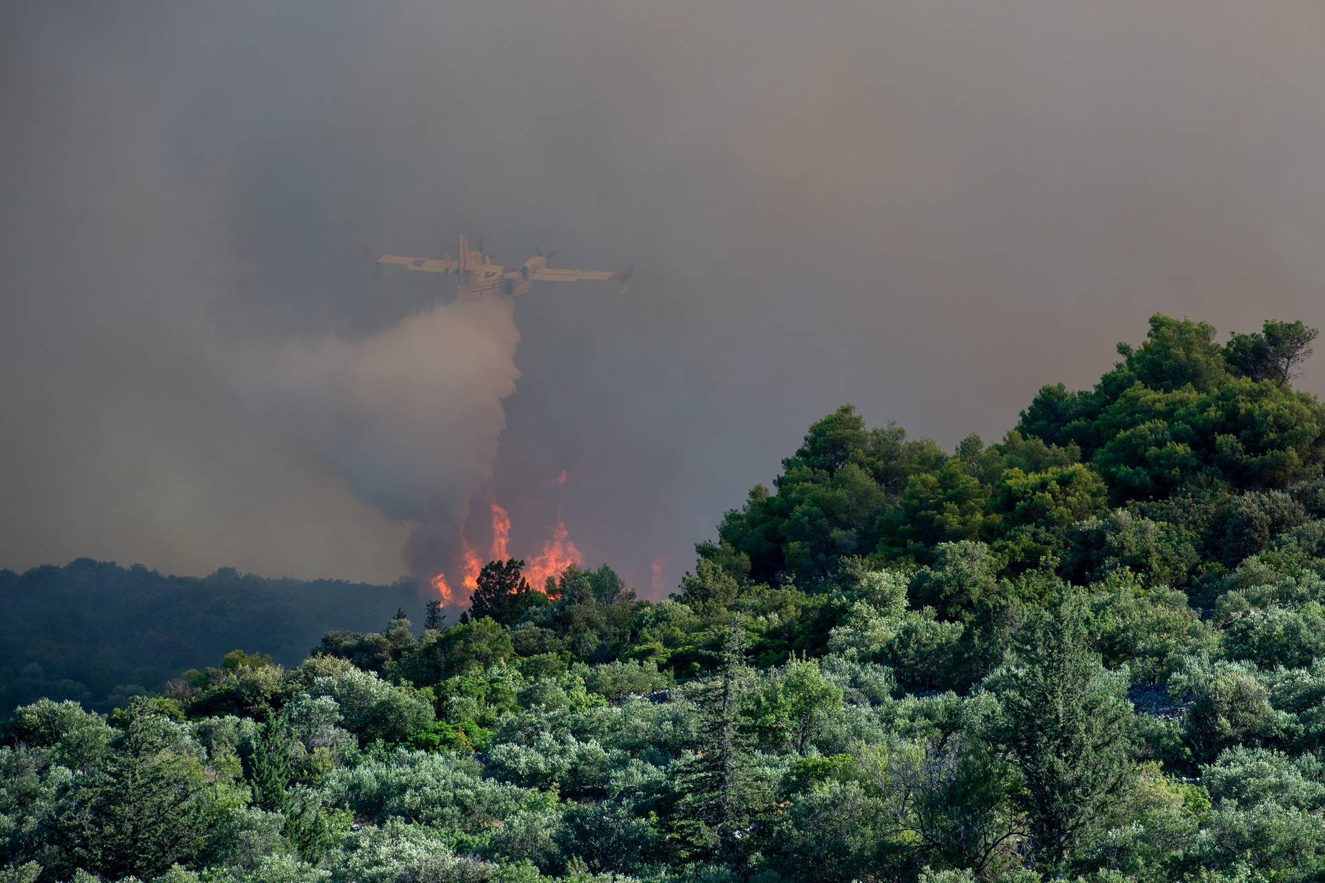 Veliki požar u Okrugu Gornjem kraj Trogira