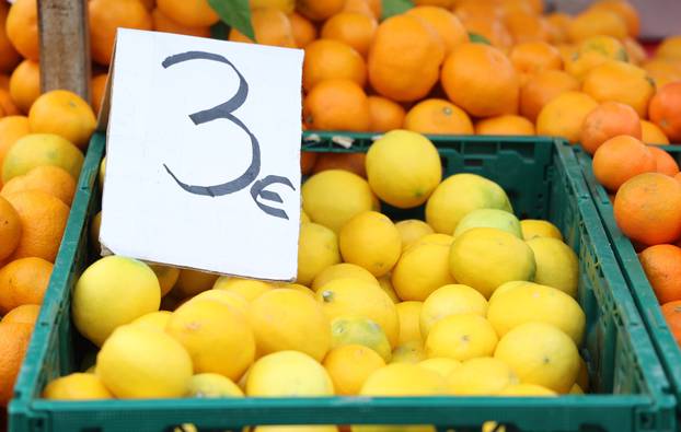 Šibenik: Ponuda na šibenskoj tržnici