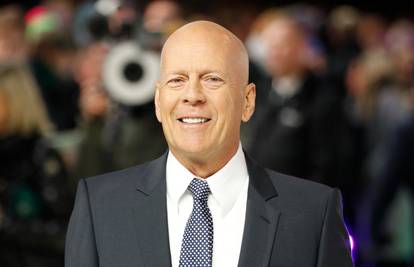 Bruce Willis bori se s teškom bolešću, izgleda sve lošije, no njegova obitelj nada se čudu...