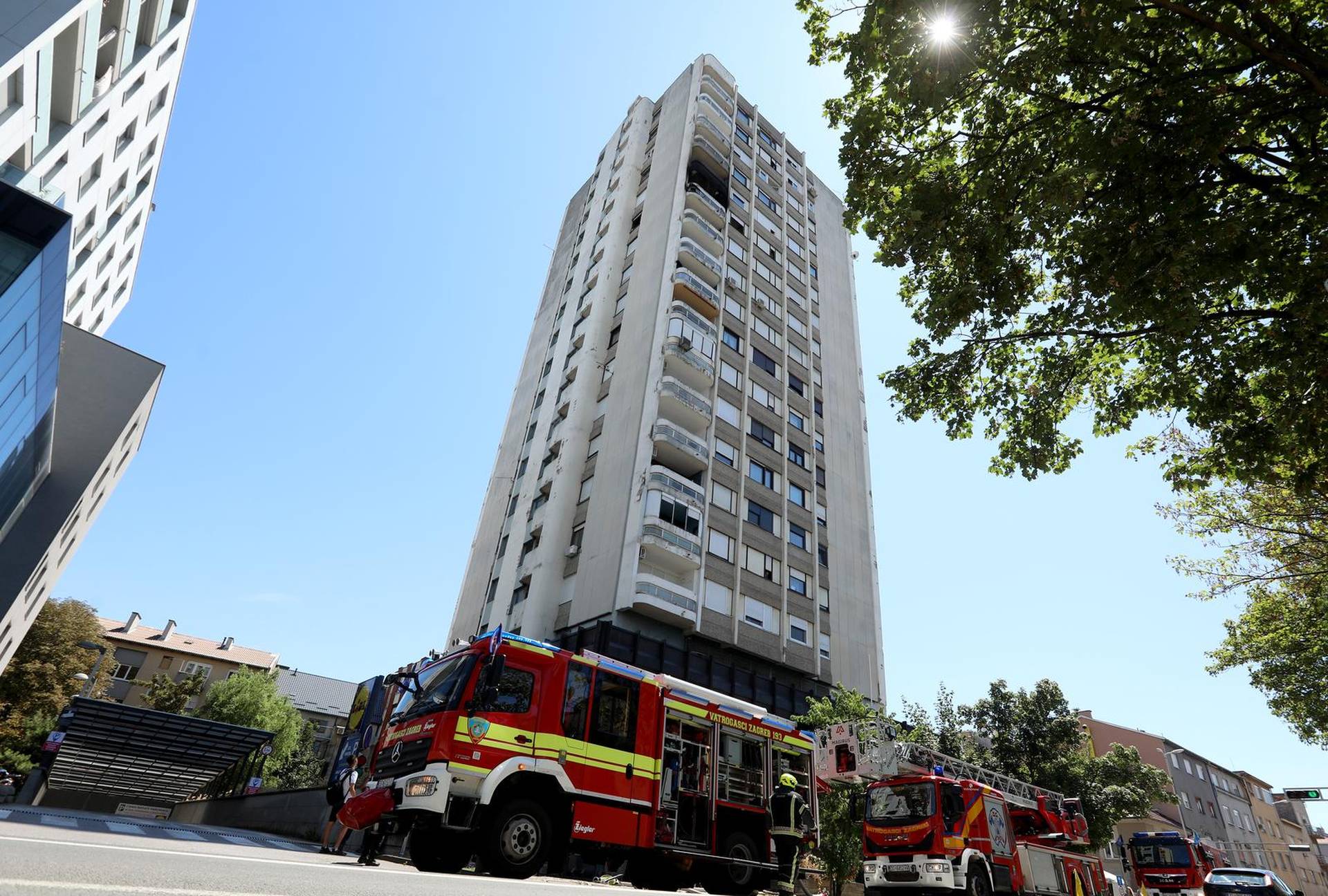 Zagreb: Vatrogasci ugasili požar u stanu nebodera na 11. katu na Trešnjevci
