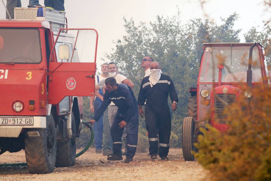 Evakuirali stanovnike sela kod Drniša: 'Ovo je velika nesreća'