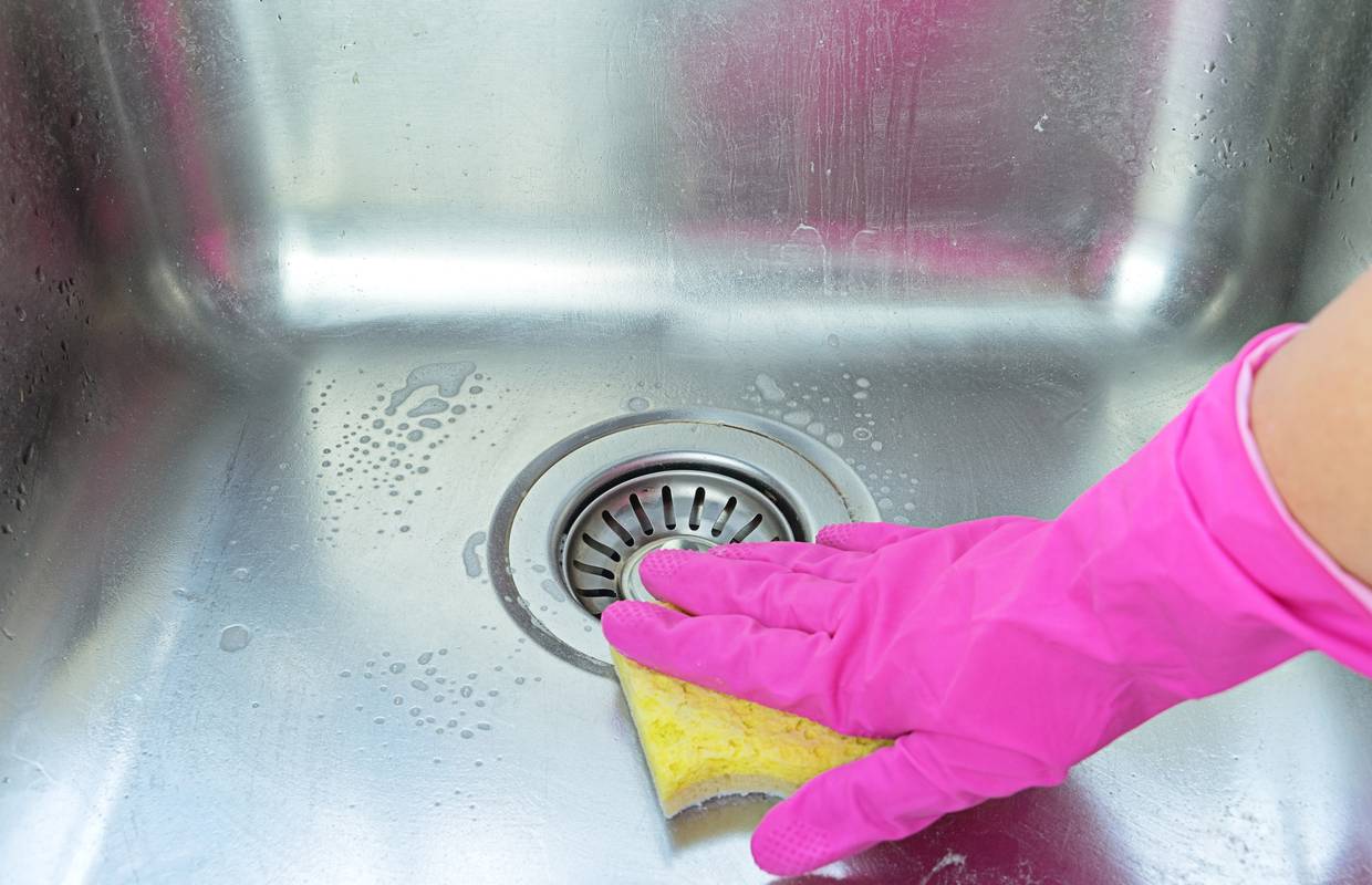 10 savjeta kako da sudoper uvijek bude kao nov: Pomažu maslinovo ulje, soda, ocat...