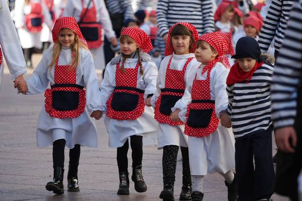 FOTO Najslađa galerija danas - Riječkim karnevalom prošetalo tisuće maškara