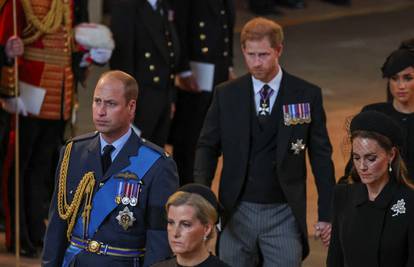 Princ Harry ipak smije odjenuti vojnu uniformu za bdjenje nad lijesom kraljice Elizabete II.