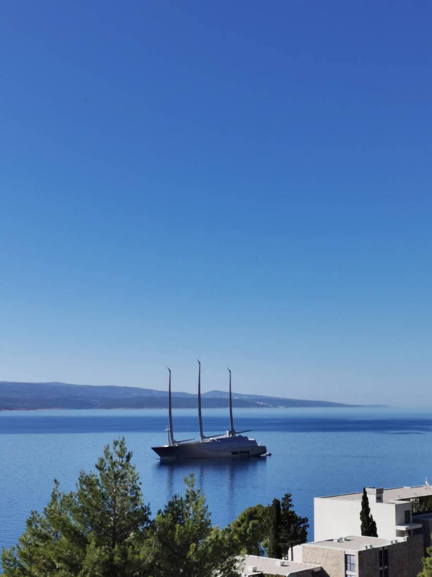 Najveća jedrilica na svijetu uplovila u Bašku Vodu