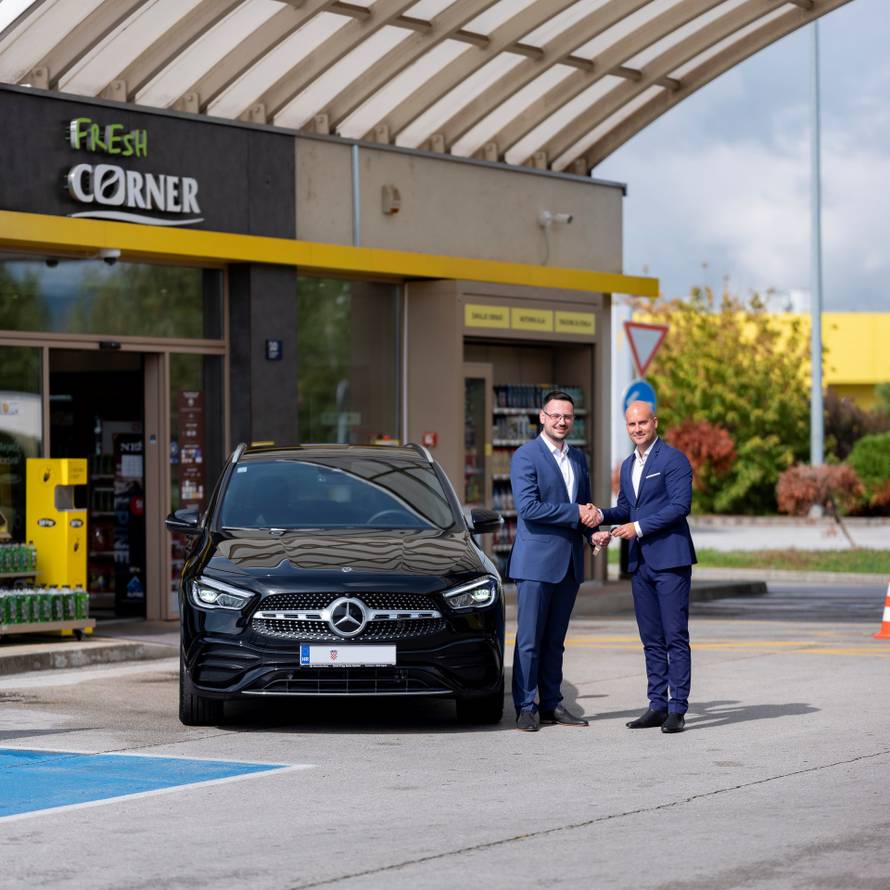 Nagradna igra Tifona „Formula za dobitak“: Uručeni ključevi Mercedes Benz GLA dobitniku