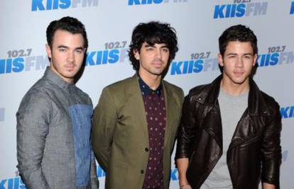Tinejdžerka: Jonas Brothers su me zamalo stajali života...