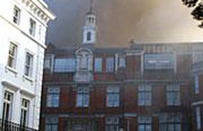 Gori kraljevska bolnica u Londonu, spasili pacijente
