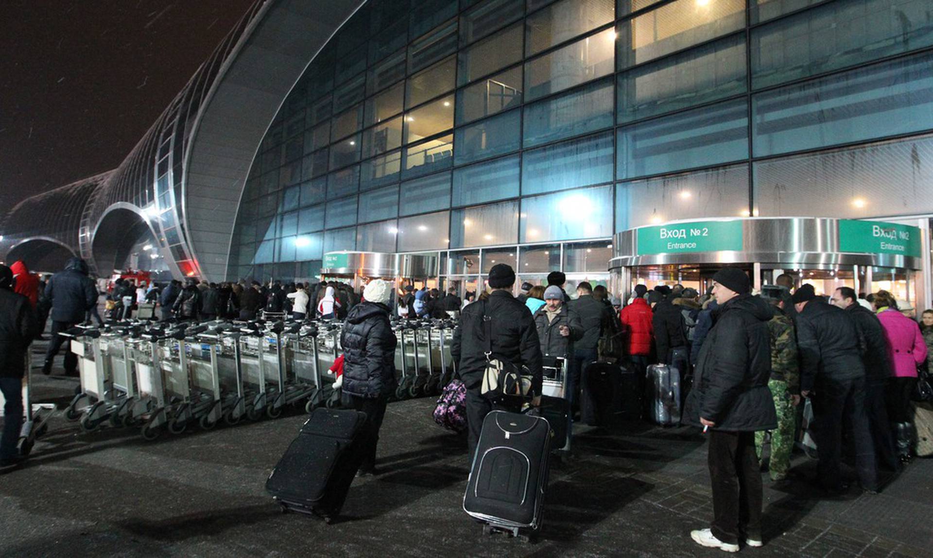 Аэропорт домодедово азиаты. Мигранты в аэропорту Домодедово. Бомба в аэропорту.