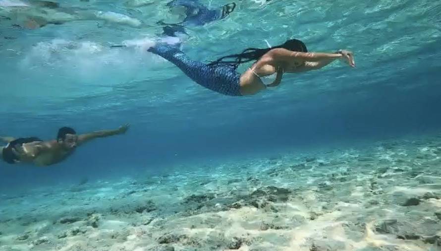 Hauser pokazao svoju sirenu: U moru joj 'klizio' bikini s grudi...