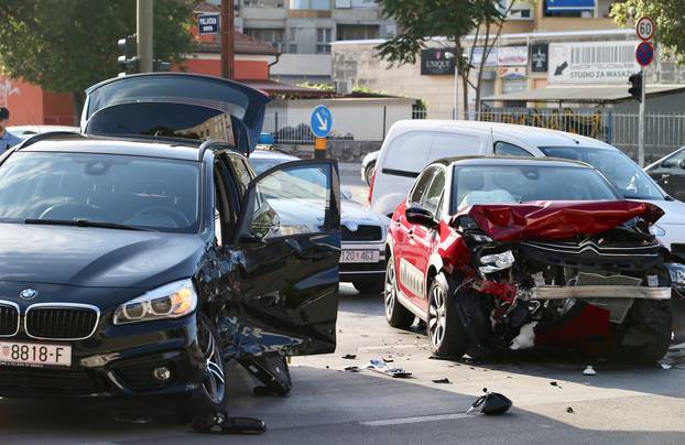 Split: Sudar dvaju osobnih automobila u ranojutarnjim satima