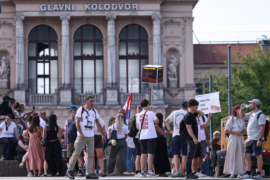 Zagreb: Okupljanje prosvjednika Hodaj za Liku, hodaj za Hrvatsku