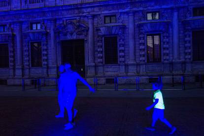 Milan. Palazzo Marino lights up blue to commemorate the day in honor of migrants