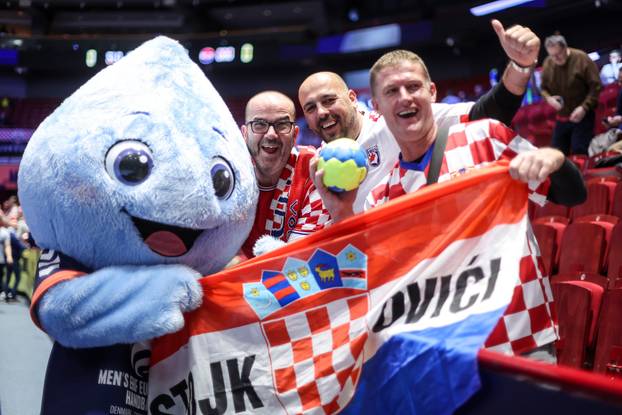 Malmo: Navijači na tribinama prije utakmice Hrvatske protiv Slovenije u drugom krugu EHF Europskog prvenstva