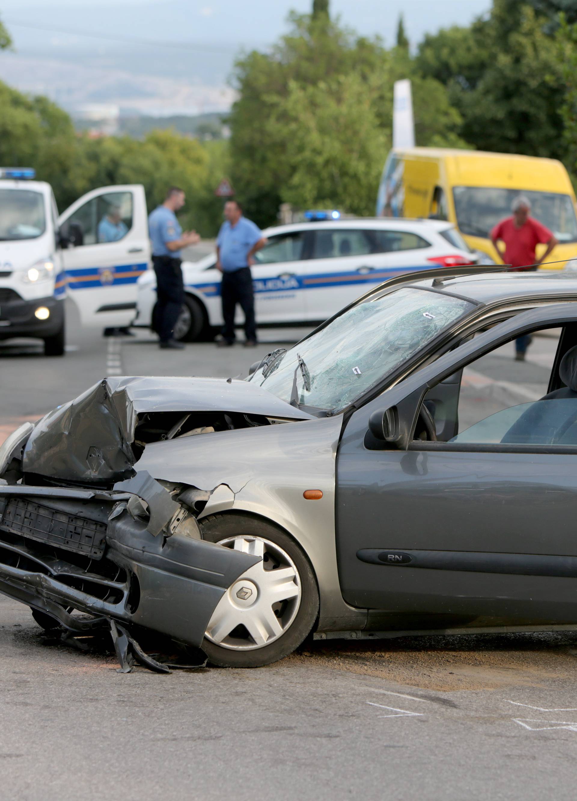 Četvero ljudi je ozlijeđeno u sudaru dva automobila u Rijeci