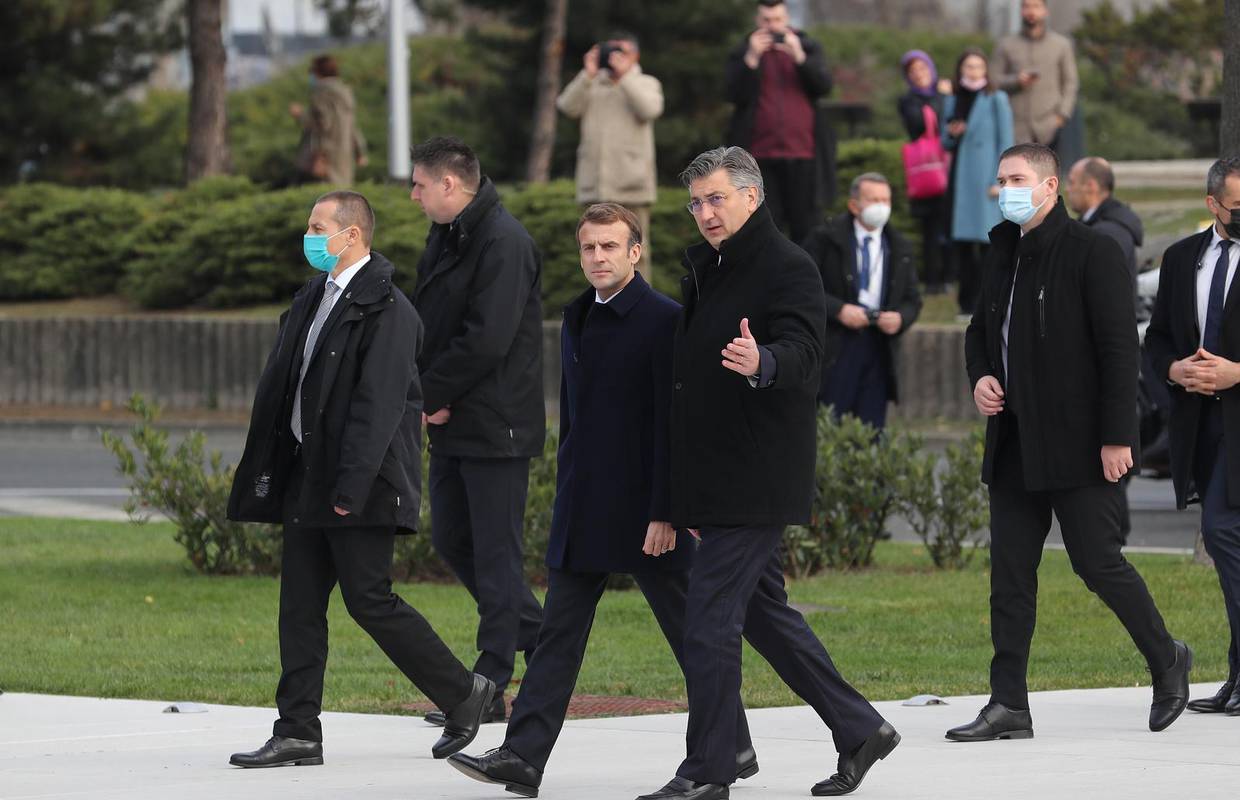 Otkrivamo što je sve Plenković izgovorio Macronu na polaganju vijenca kod Tuđmanovog kipa